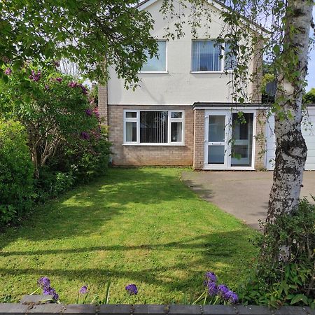 Number 8 With Free Parking Villa Bury St. Edmunds Екстериор снимка
